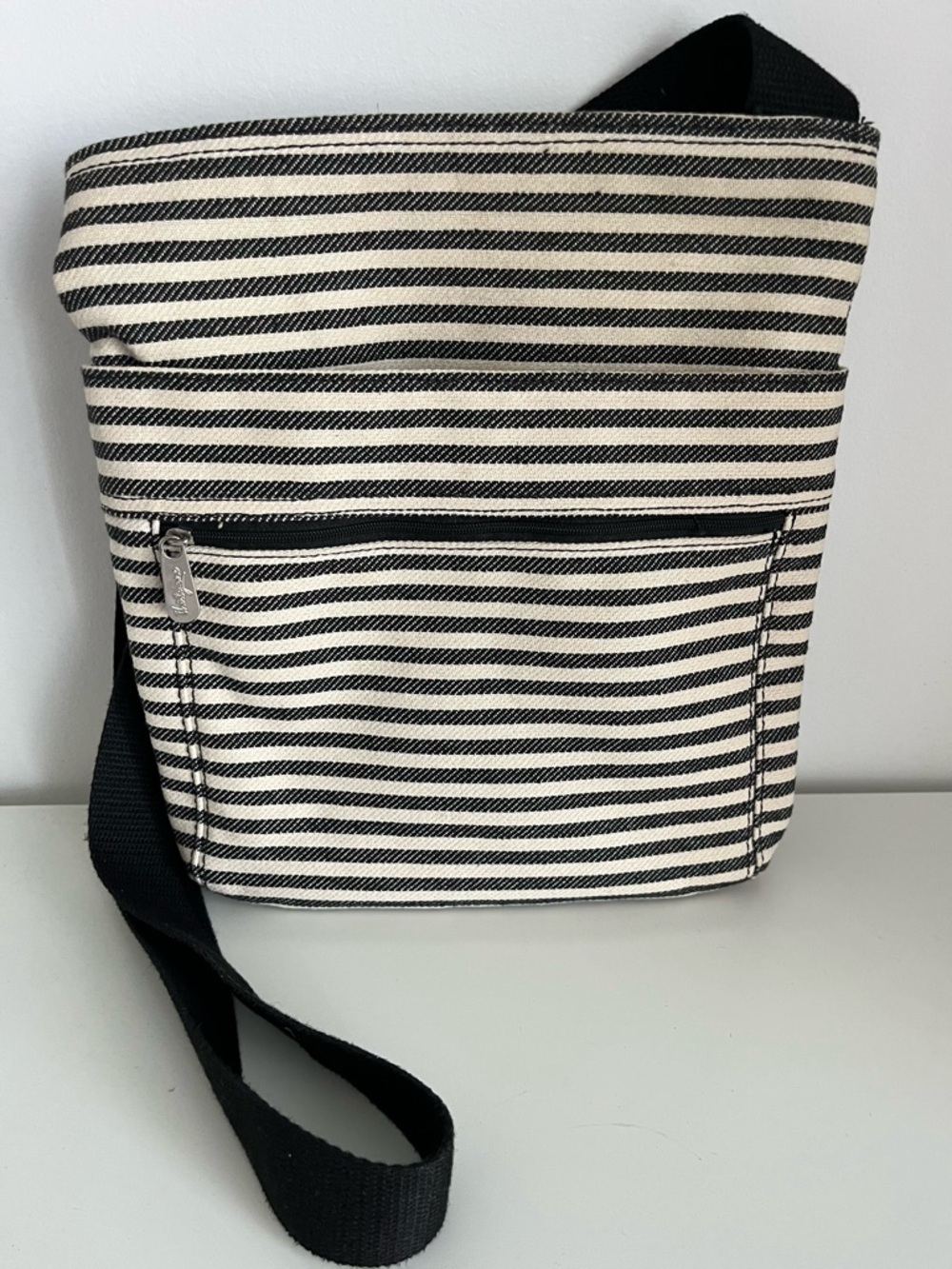 THIRTY-ONE Striped Crossbody Bag Black White Adjustable Strap EUC - Picture 10 of 10